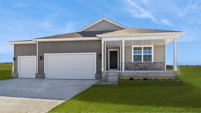 2874 Grassland Ct, Hiawatha, IA 52233