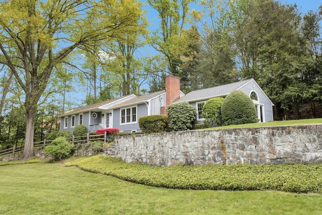 26 Crooked Trail Rd, Norwalk, CT 06853