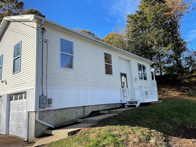 21 Chase St, Pawcatuck, CT 06379