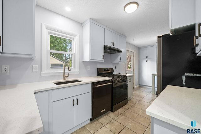 913 S  Williams Ave, Sioux Falls, SD 57104