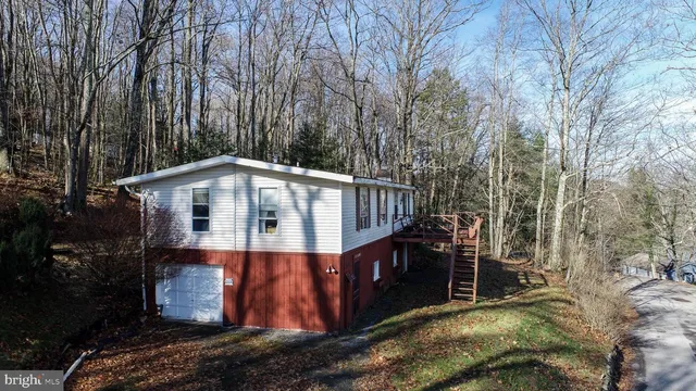 16 Lemley Dr, Oakland, MD 21550
