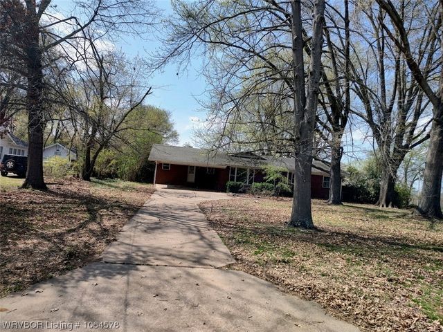617 Spring Ave, Mulberry, AR 72947