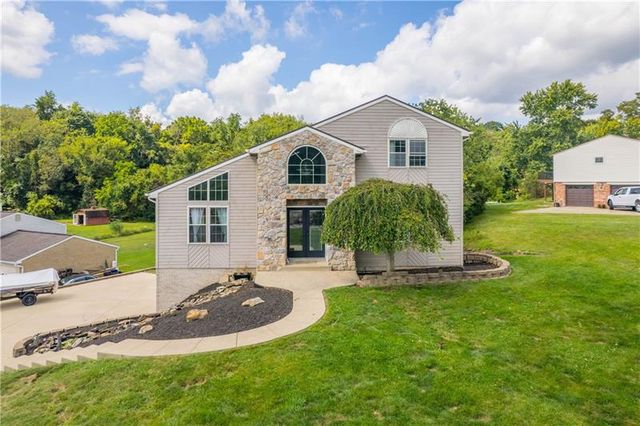 5143 Chevy Chase Dr, Finleyville, PA 15332