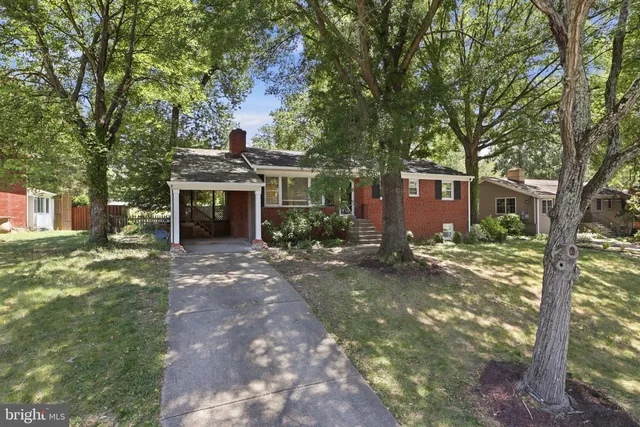 8403 Felton Ln, Alexandria, VA 22308