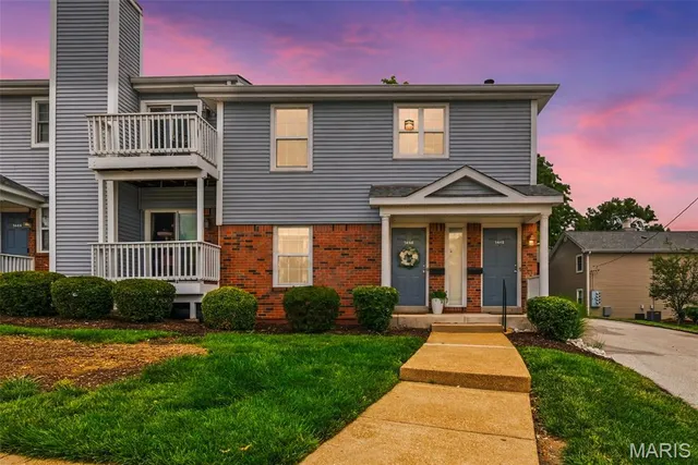1446 High School Dr, Saint Louis, MO 63144