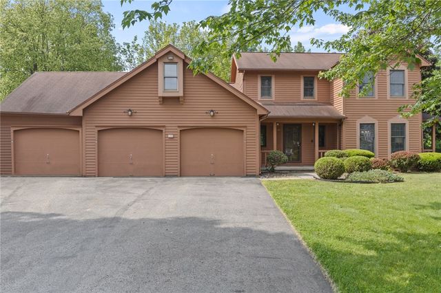 104 Brandon Cir, Rochester, NY 14612