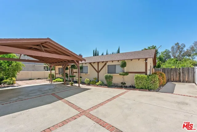 22930 Collins St, Woodland Hills, CA 91367