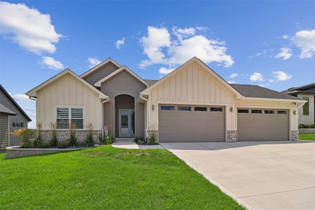 17686 Townsend Dr, Clive, IA 50325