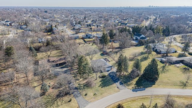 3 Avon Ln, South Barrington, IL 60010