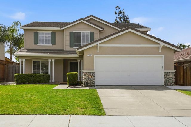 2592 Glenview Dr, Hollister, CA 95023