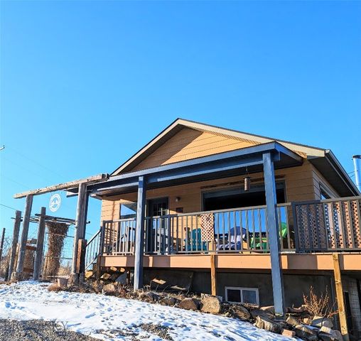 305 Grove St E, White Sulphur Springs, MT 59645