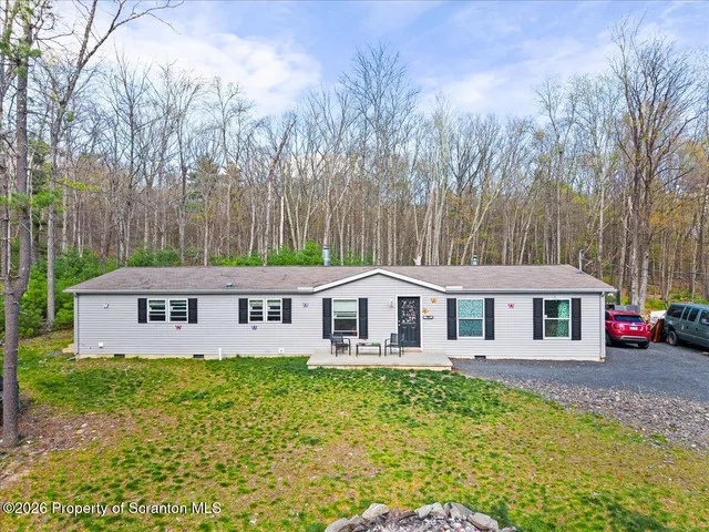 396 Park Rd, Dingmans Ferry, PA 18328