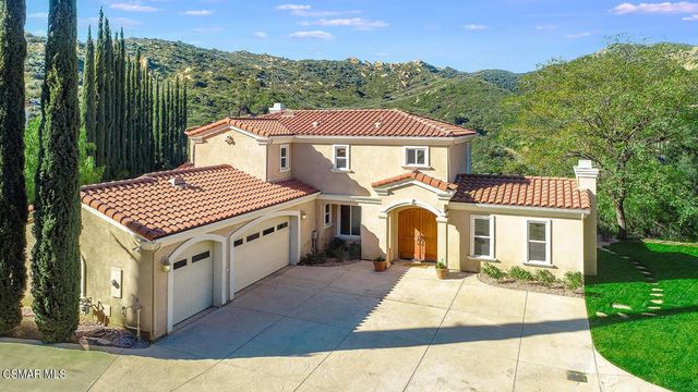 969 Crown Hill Dr, Simi Valley, CA 93063