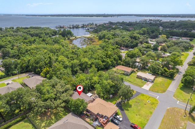 14 6th St, Shalimar, FL 32579
