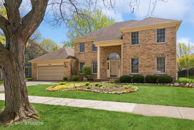 2240 N  Charter Point Dr, Arlington Heights, IL 60004