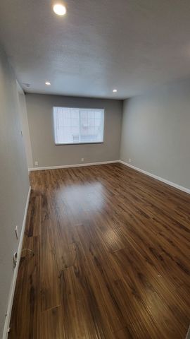 2936 14th Ave #208, Oakland, CA 94606