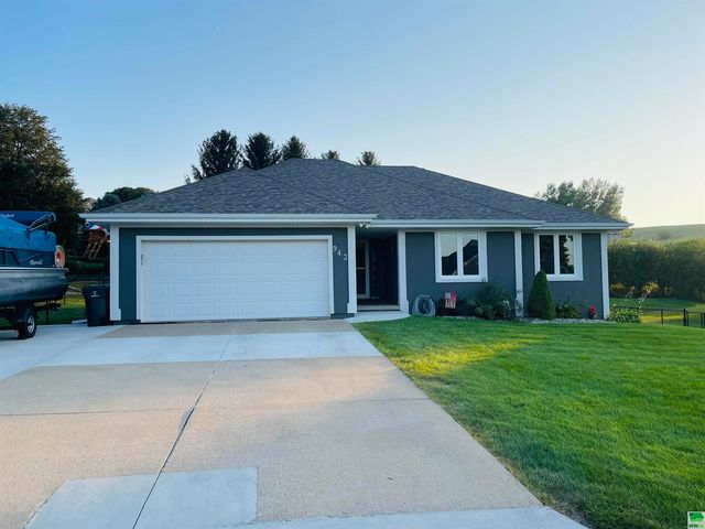 943 Springbrook Dr, Hinton, IA 51024