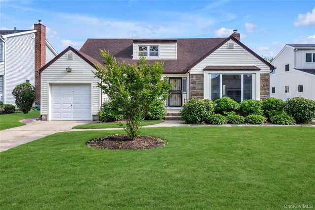 114 Patton Boulevard, New Hyde Park, NY 11040