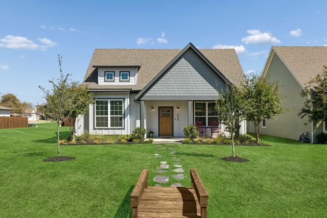 208 W  6th St, Justin, TX 76247