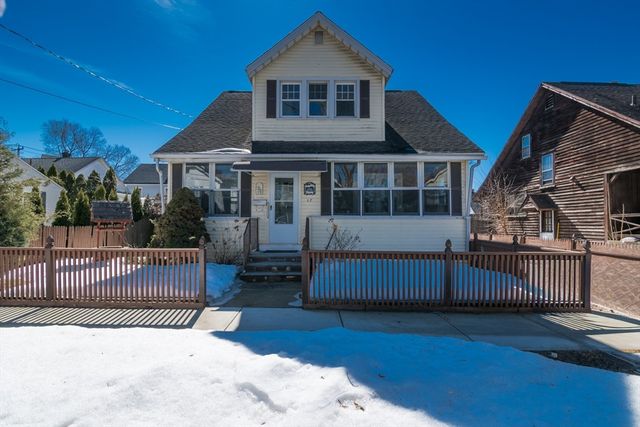 17 Stuyvesant St, Springfield, MA 01104