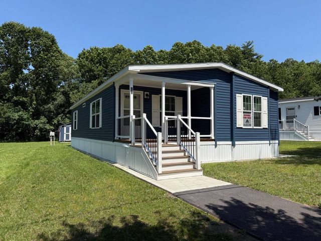 99 Terry Ln, Halfmoon, NY 12065