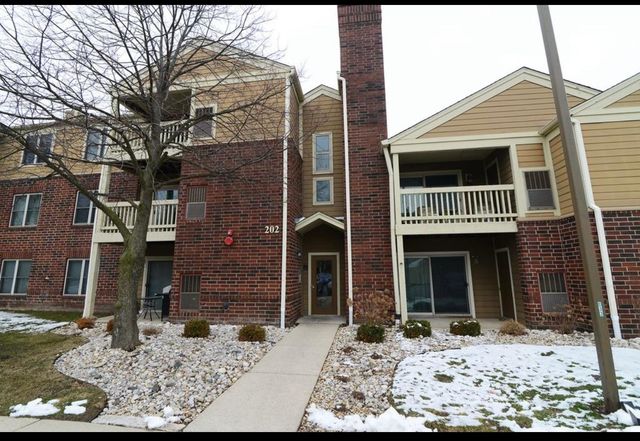 202 Glengarry Dr #305, Bloomingdale, IL 60108