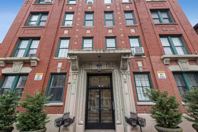 2677 Kennedy Blvd #3, Jersey City, NJ 07306