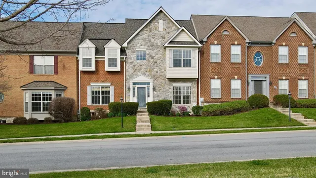 27 Beallair Square Dr, Charles Town, WV 25414