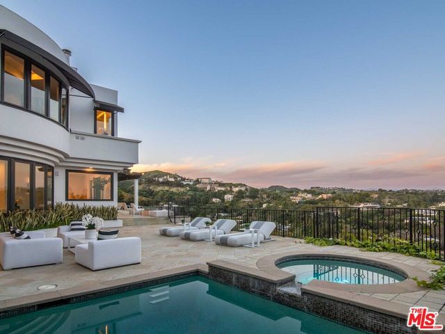 930 N  Tigertail Rd, Los Angeles, CA 90049
