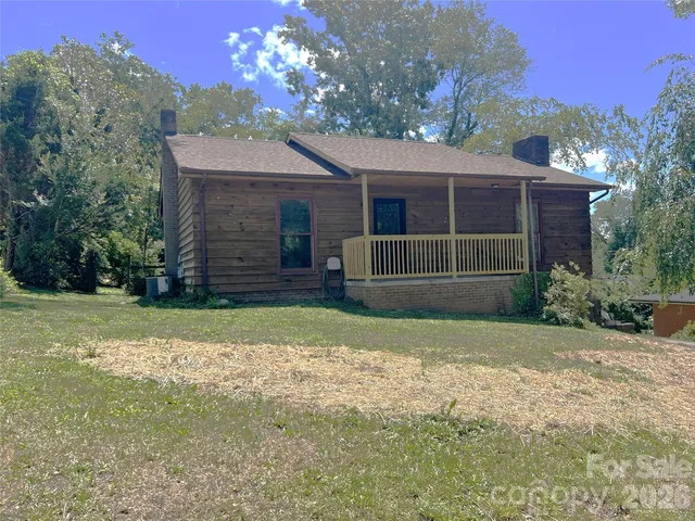 305 Forest Hill St, Morganton, NC 28655