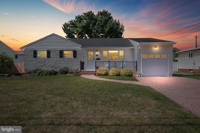 29 Surrey Dr, Hamilton, NJ 08690