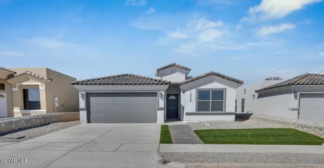3825 Perspective St, El Paso, TX 79938