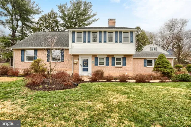 409 Blacklatch Ln, Camp Hill, PA 17011