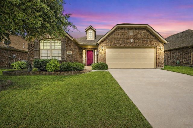 900 Silvermoon Dr, Little Elm, TX 75068