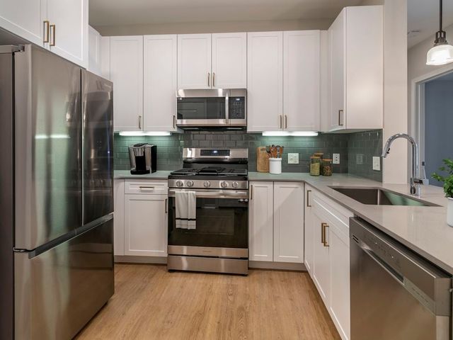 333 Great River Rd   #421dc333d, Somerville, MA 02145
