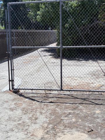 2100 W  Main St, Turlock, CA 95380