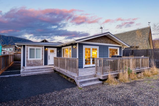 153 Hallie Ln, Manzanita, OR 97130