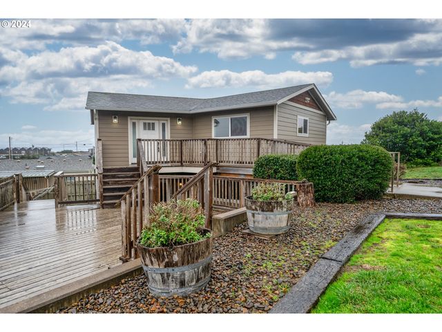1705 NW Abbey Ct, Waldport, OR 97394