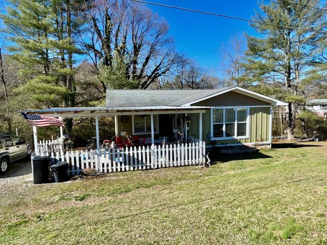 64 Mooreview Homes Rd, Hayesville, NC 28904