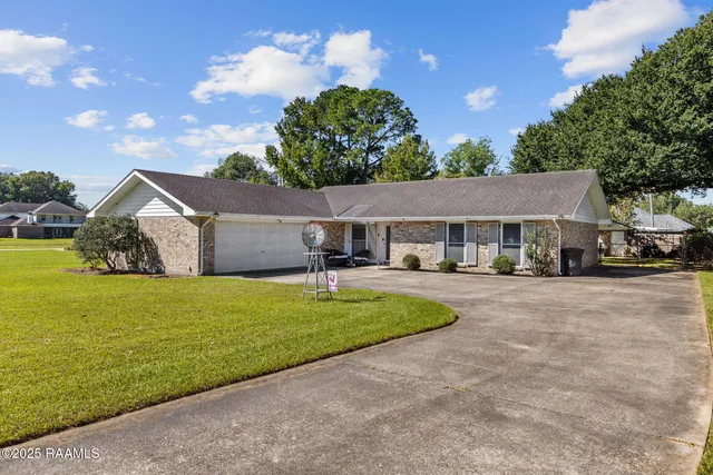 2216 Perry Dr, Abbeville, LA 70510