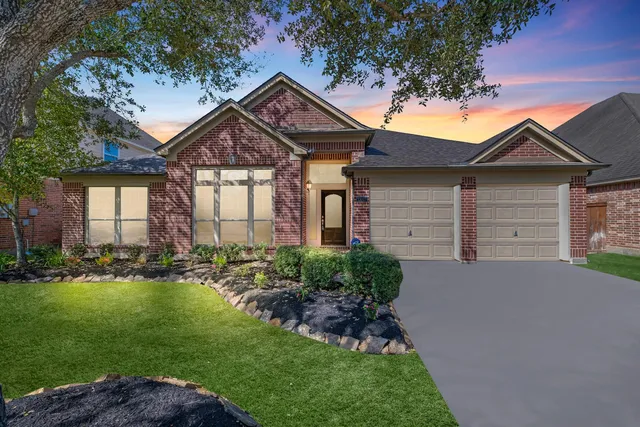 13703 Evening Wind Drive, Pearland, TX 77584