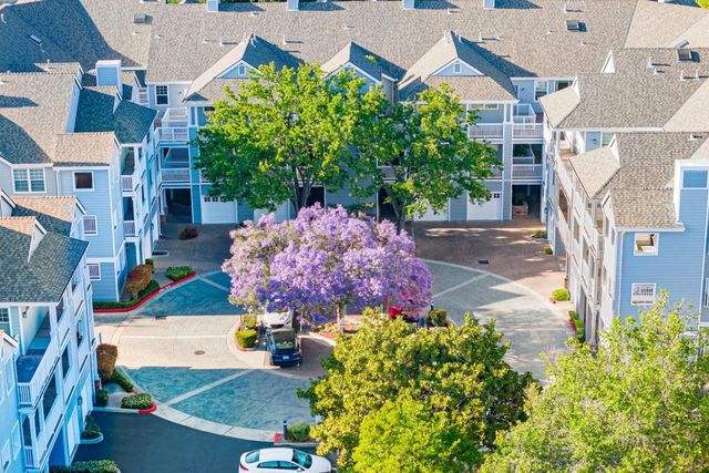 902 Sunrose Ter #104, Sunnyvale, CA 94086
