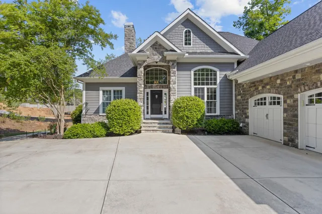 217 Commonwealth Dr, Ninety Six, SC 29666