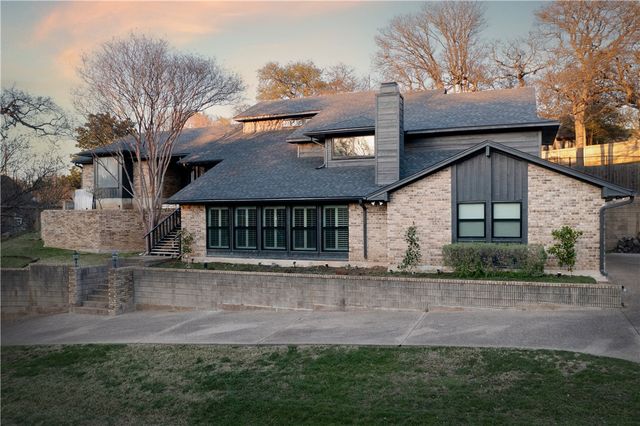406 Shadow Mountain Dr, Woodway, TX 76712
