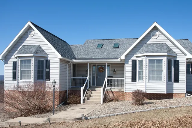 2145 Nices Hollow Rd, Jersey Shore, PA 17740