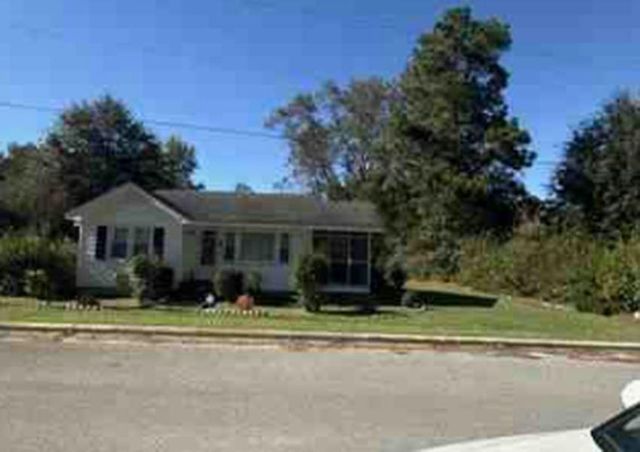 41 Twin Pines Rd, Whiteville, NC 28472