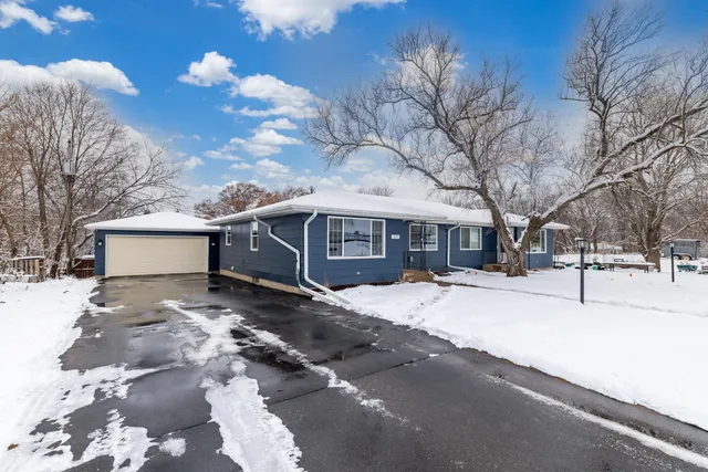 1121 Pearl St, Prescott, WI 54021