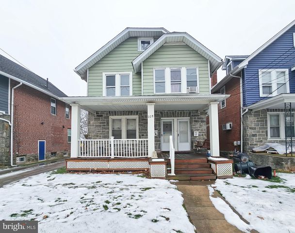 228 Clifton Ave, Darby, PA 19023
