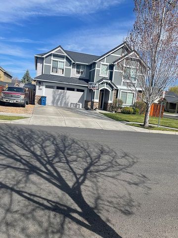 740 NW 28th St, Redmond, OR 97756