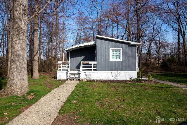 21 Keats Rd, North Brunswick, NJ 08902